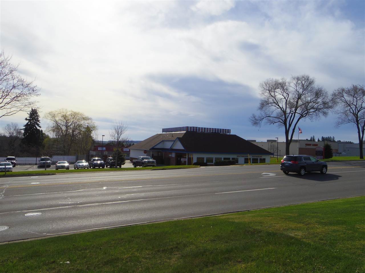 23. Commercial for Sale at 1007 Spring Street Petoskey, Michigan 49770 United States