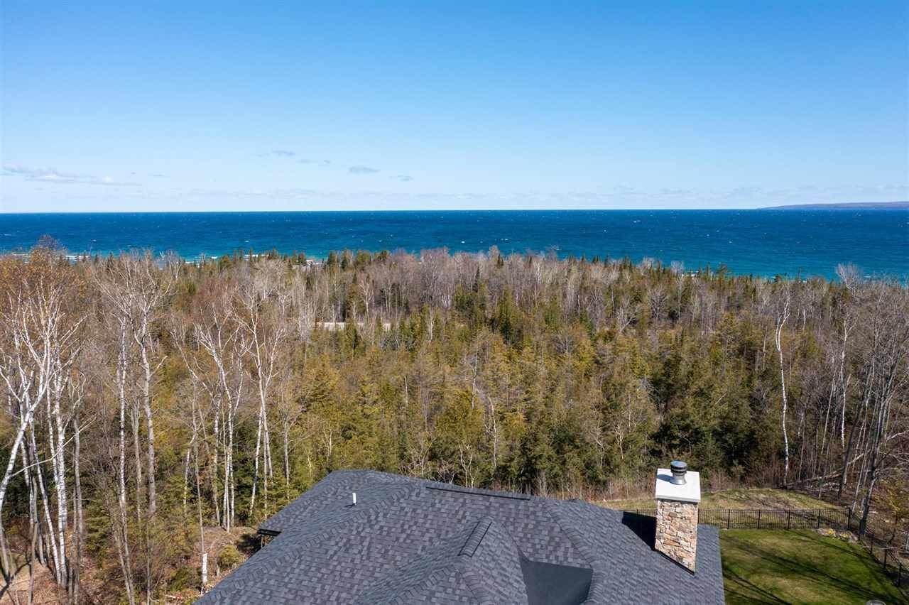 20. Single Family Homes for Sale at 11649 Summerhill Way Charlevoix, Michigan 49720 United States