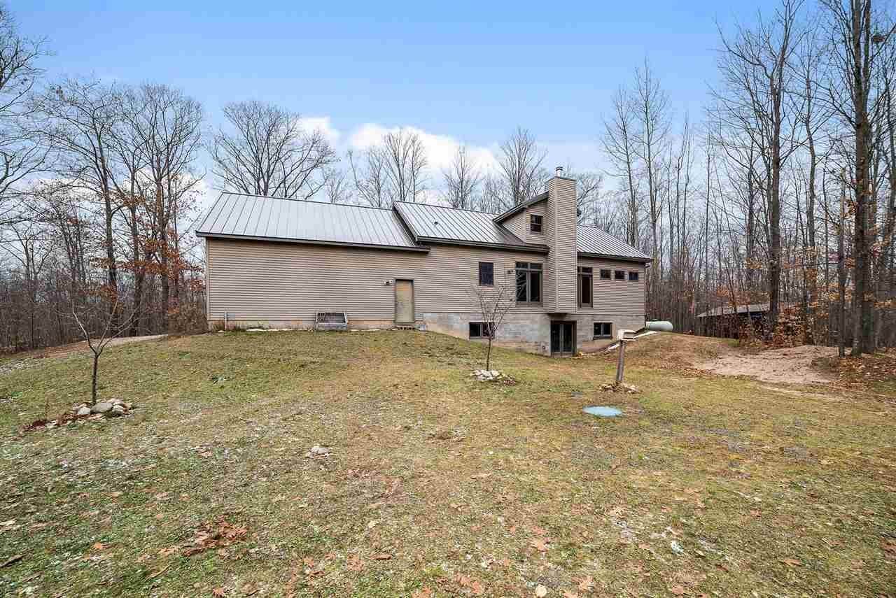 22. Single Family Homes for Sale at 10263 Wildwood Road Alanson, Michigan 49706 United States