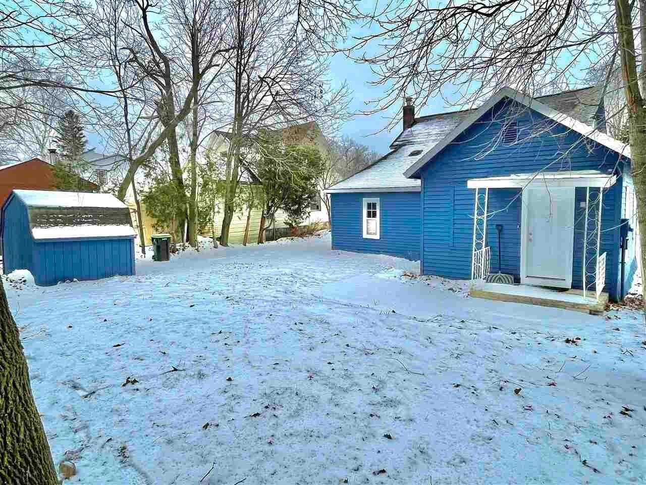 11. Single Family Homes for Sale at 1215 Emmet Street Petoskey, Michigan 49770 United States