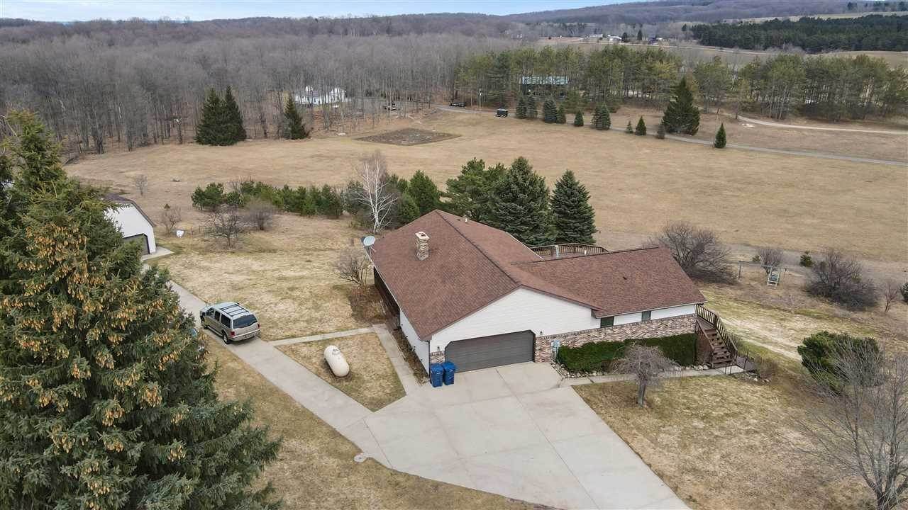 6. Single Family Homes for Sale at 9415 Quarterline Road Charlevoix, Michigan 49720 United States