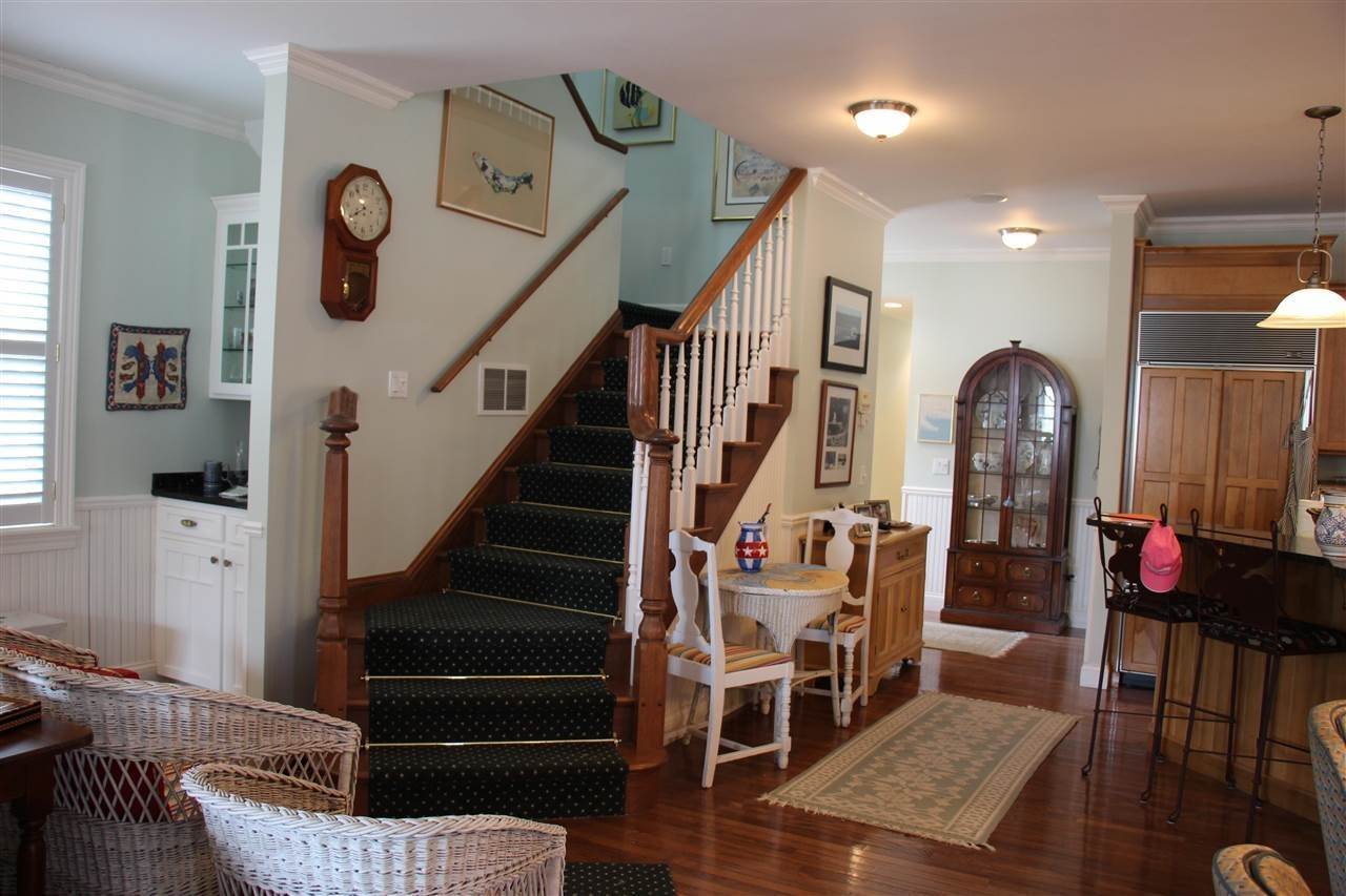 15. Single Family Homes for Sale at 1168 W Bay Drive Harbor Springs, Michigan 49740 United States