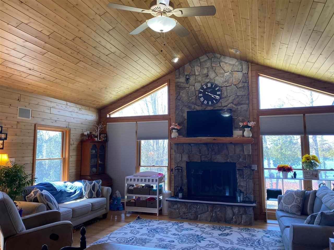 28. Single Family Homes for Sale at 7749 Mulberry Lane Charlevoix, Michigan 49720 United States