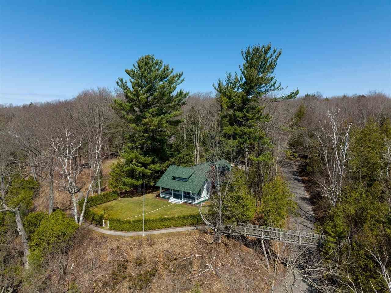 30. Single Family Homes for Sale at 1563 Sylvan Avenue Harbor Springs, Michigan 49740 United States