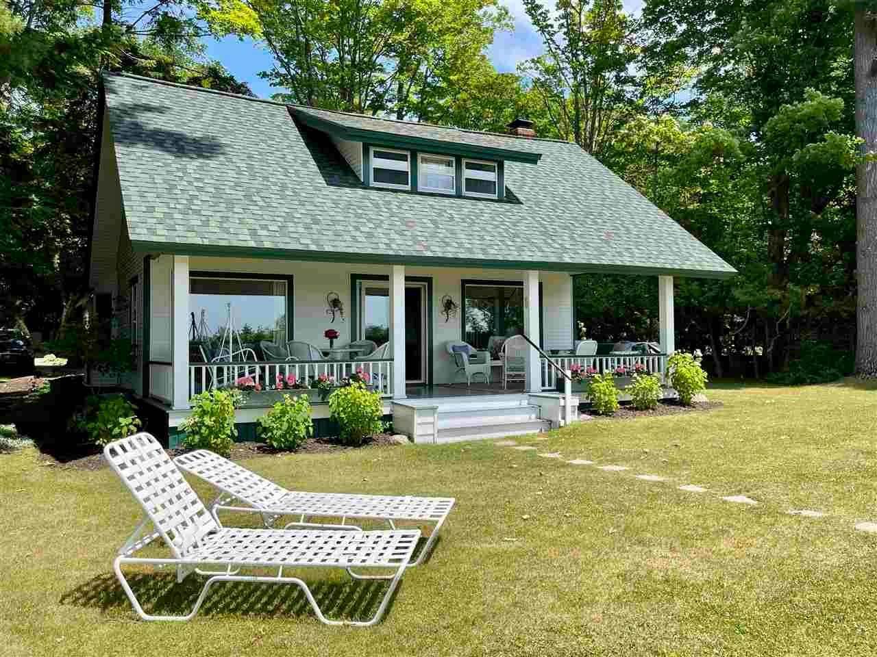 33. Single Family Homes for Sale at 1563 Sylvan Avenue Harbor Springs, Michigan 49740 United States