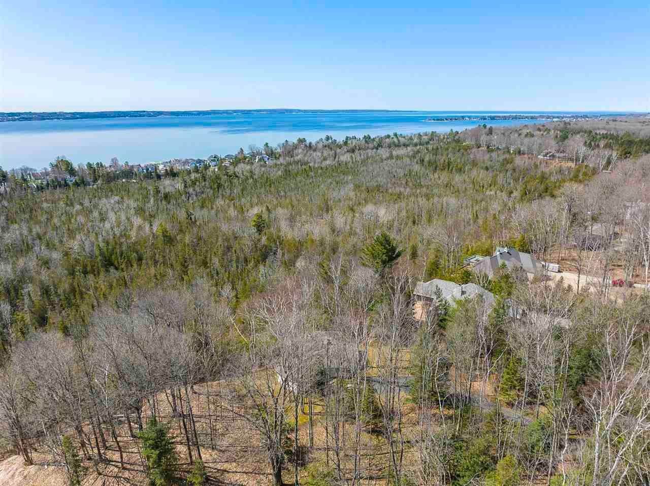 32. Single Family Homes for Sale at 7056 Harbor-Petoskey Road Harbor Springs, Michigan 49740 United States