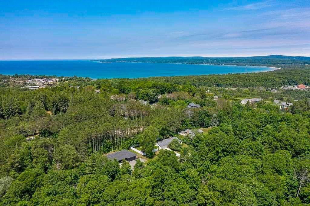 24. Single Family Homes for Sale at 1340 Bay View Height Petoskey, Michigan 49770 United States