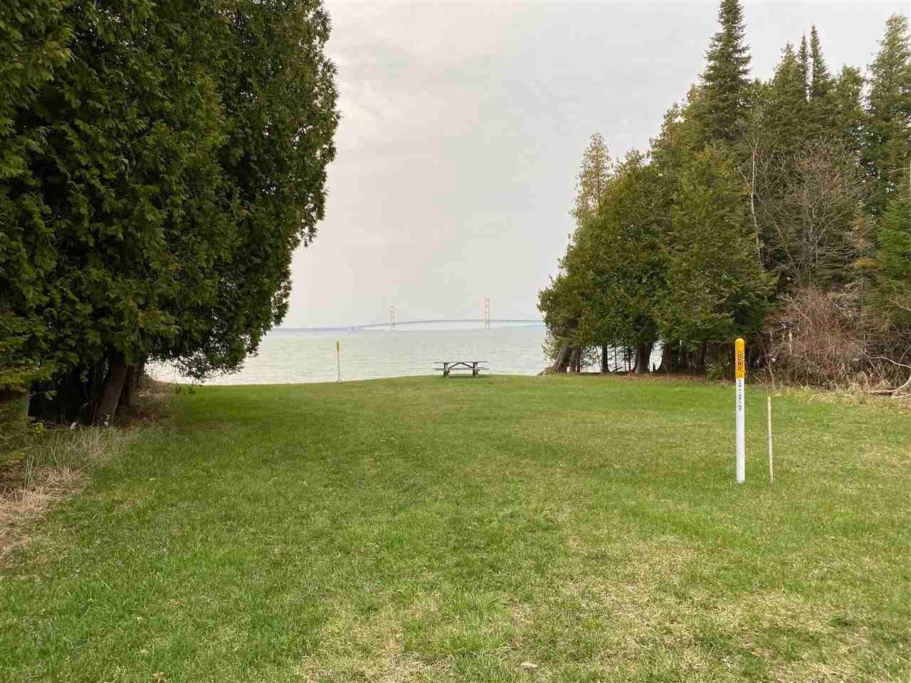 18. Single Family Homes for Sale at 1107 Wenniway Drive Mackinaw City, Michigan 49701 United States