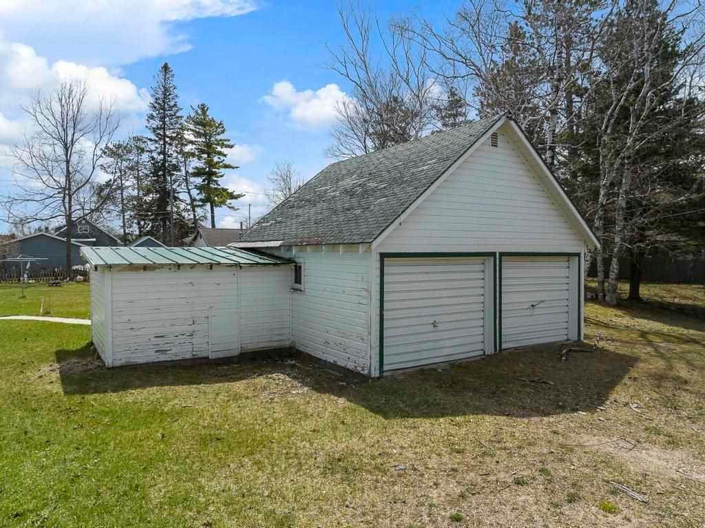 18. Single Family Homes for Sale at 313 Ducharme Street Mackinaw City, Michigan 49701 United States