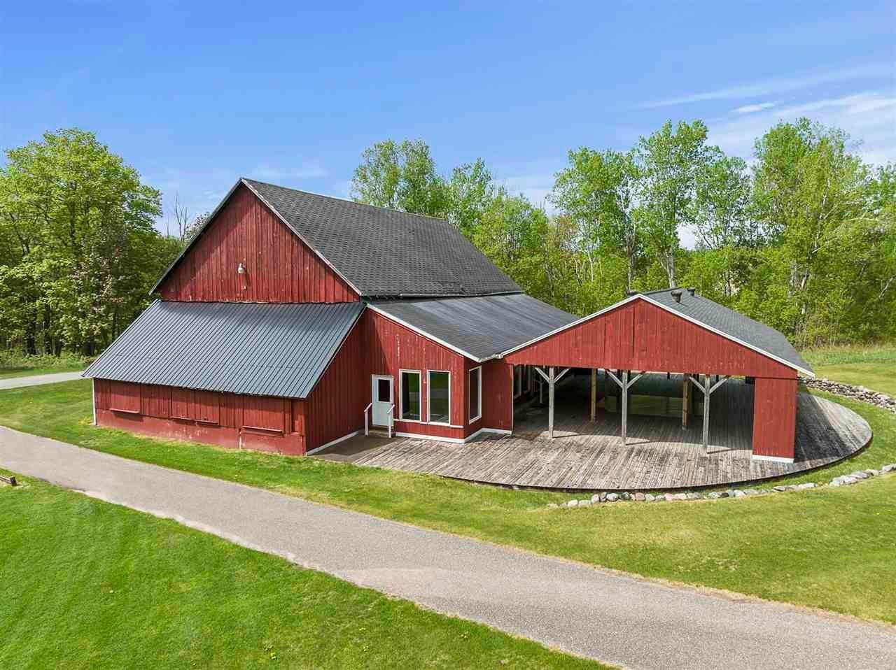 16. Single Family Homes for Sale at 9037 Boyne City Road Charlevoix, Michigan 49720 United States