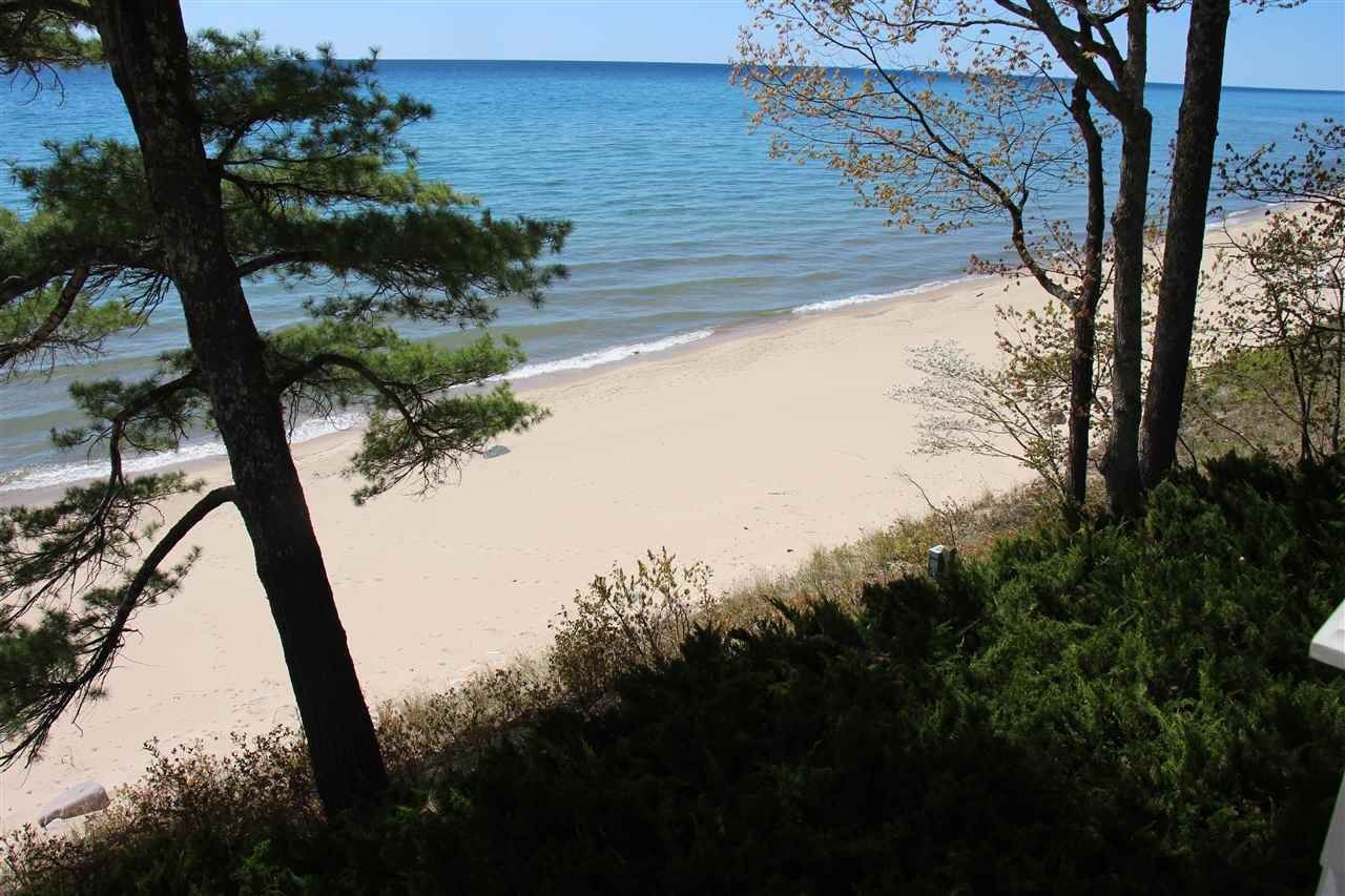 45. Single Family Homes for Sale at 6274 Lower Shore Drive Harbor Springs, Michigan 49740 United States