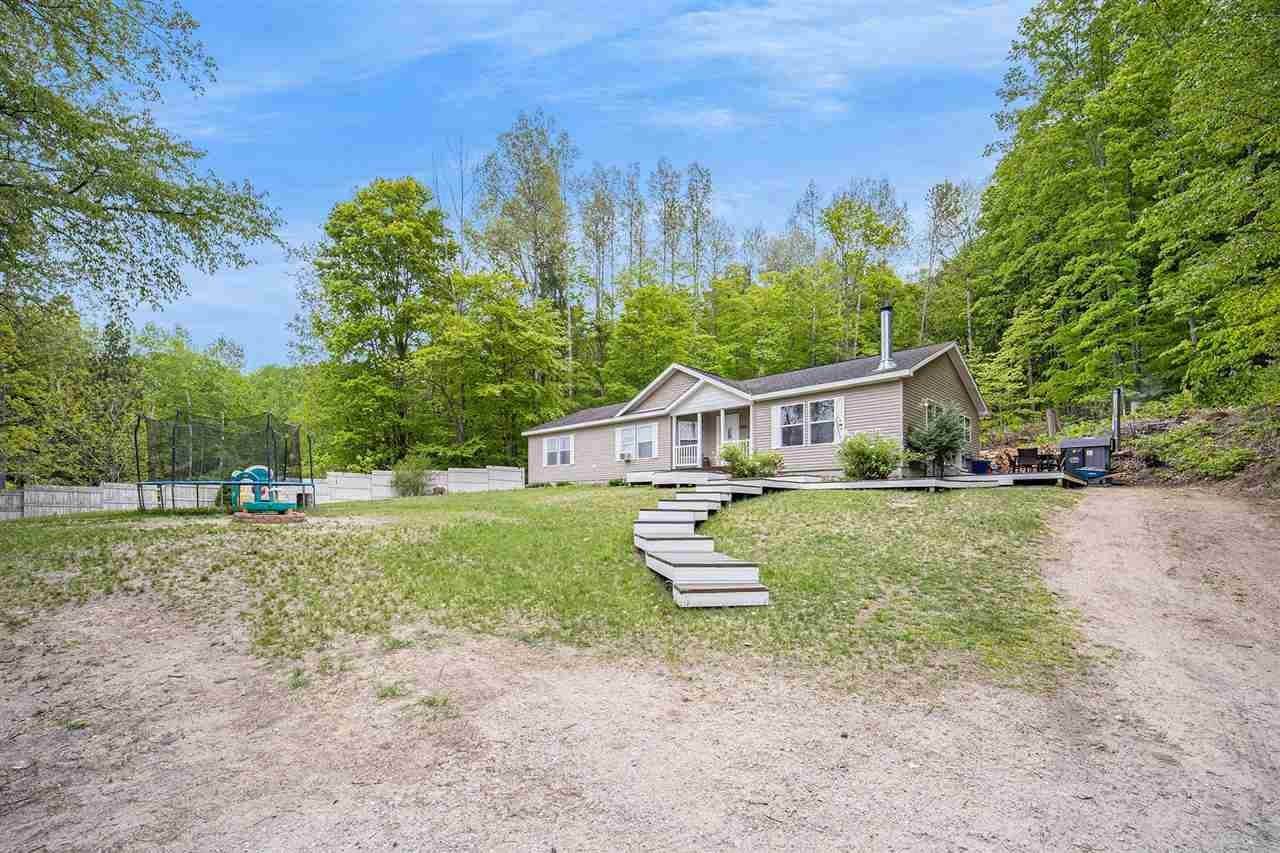 16. Single Family Homes for Sale at 10400 Pickerel Lake Road Petoskey, Michigan 49770 United States