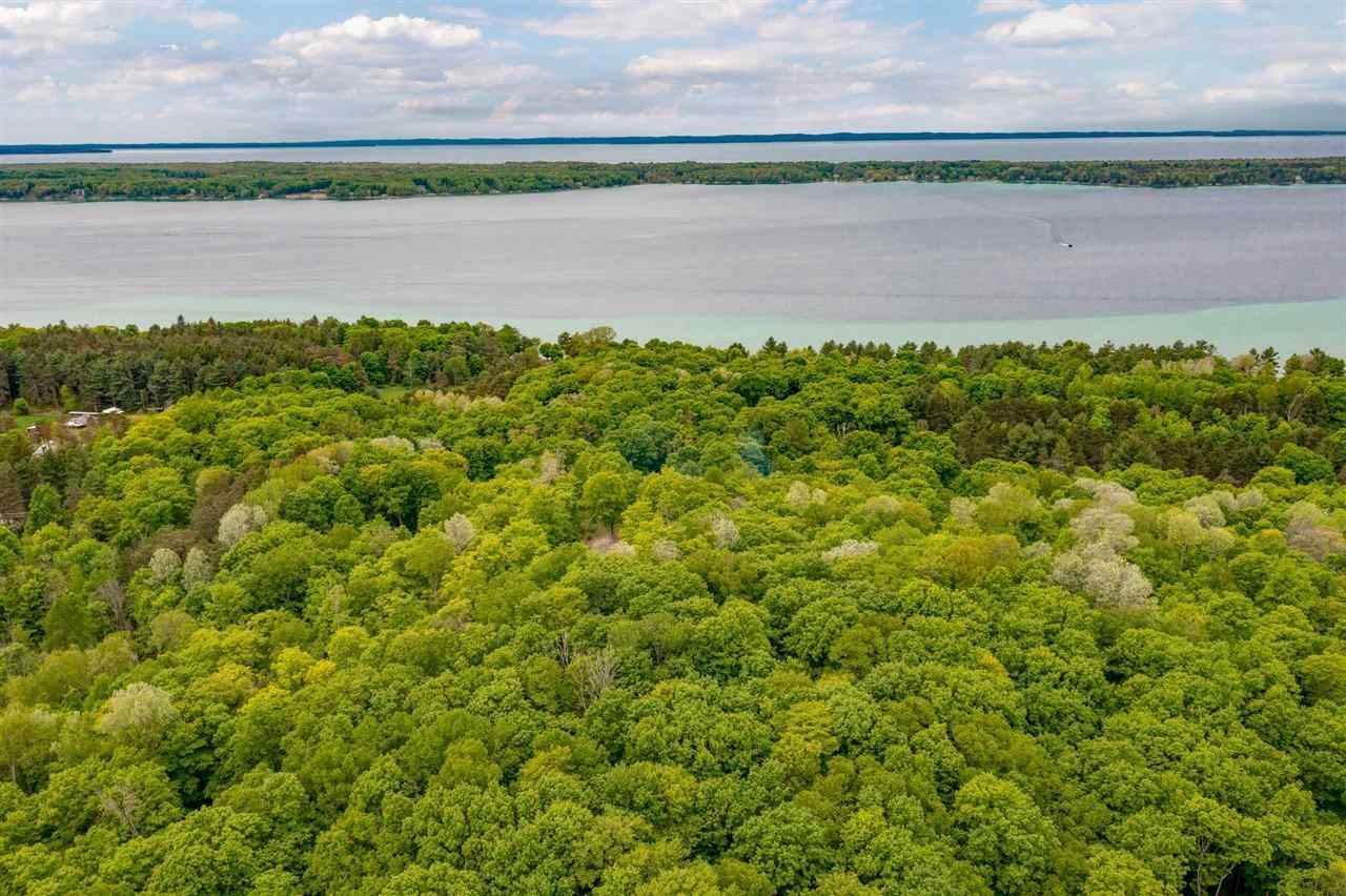37. Single Family Homes for Sale at 2530 N East Torch Lake Drive Central Lake, Michigan 49622 United States