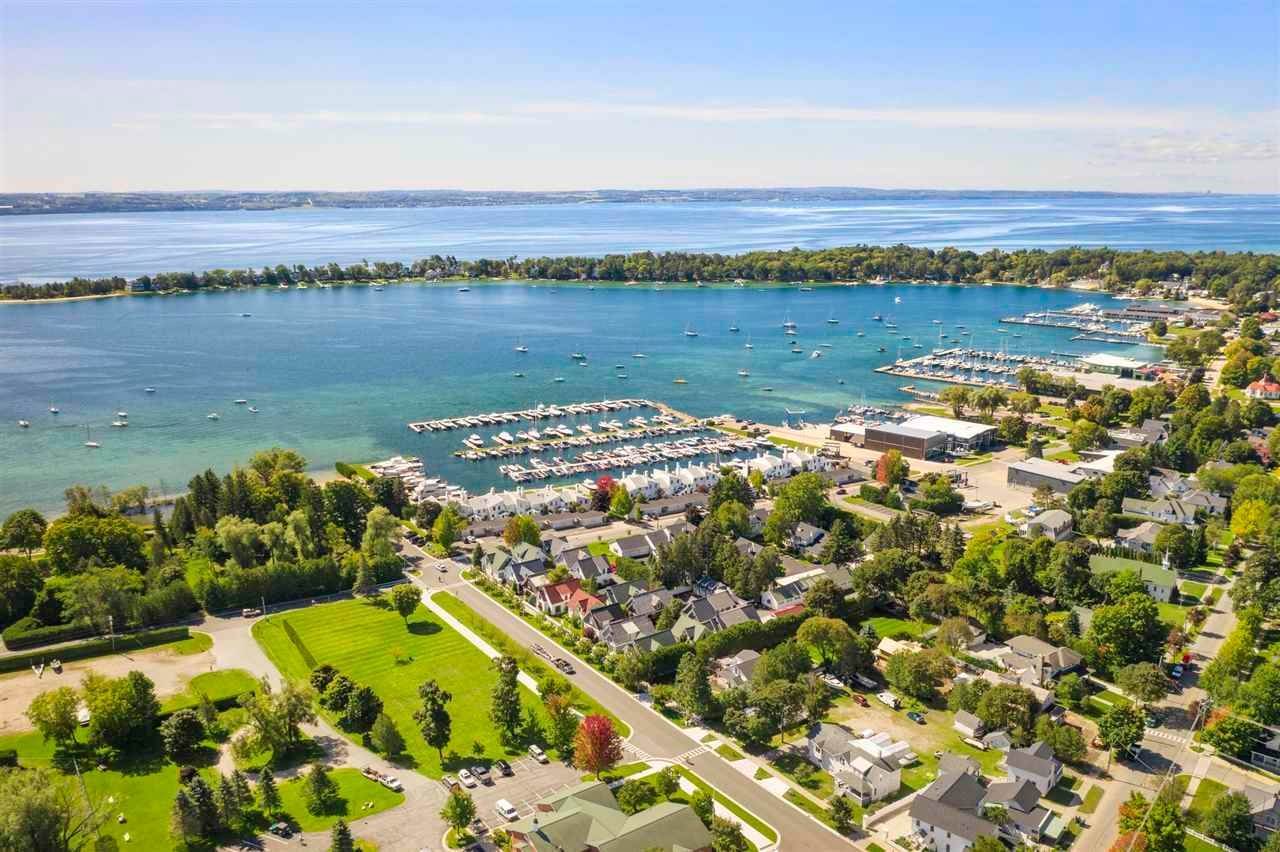 28. Single Family Homes for Sale at 575 E Bay Harbor Springs, Michigan 49740 United States