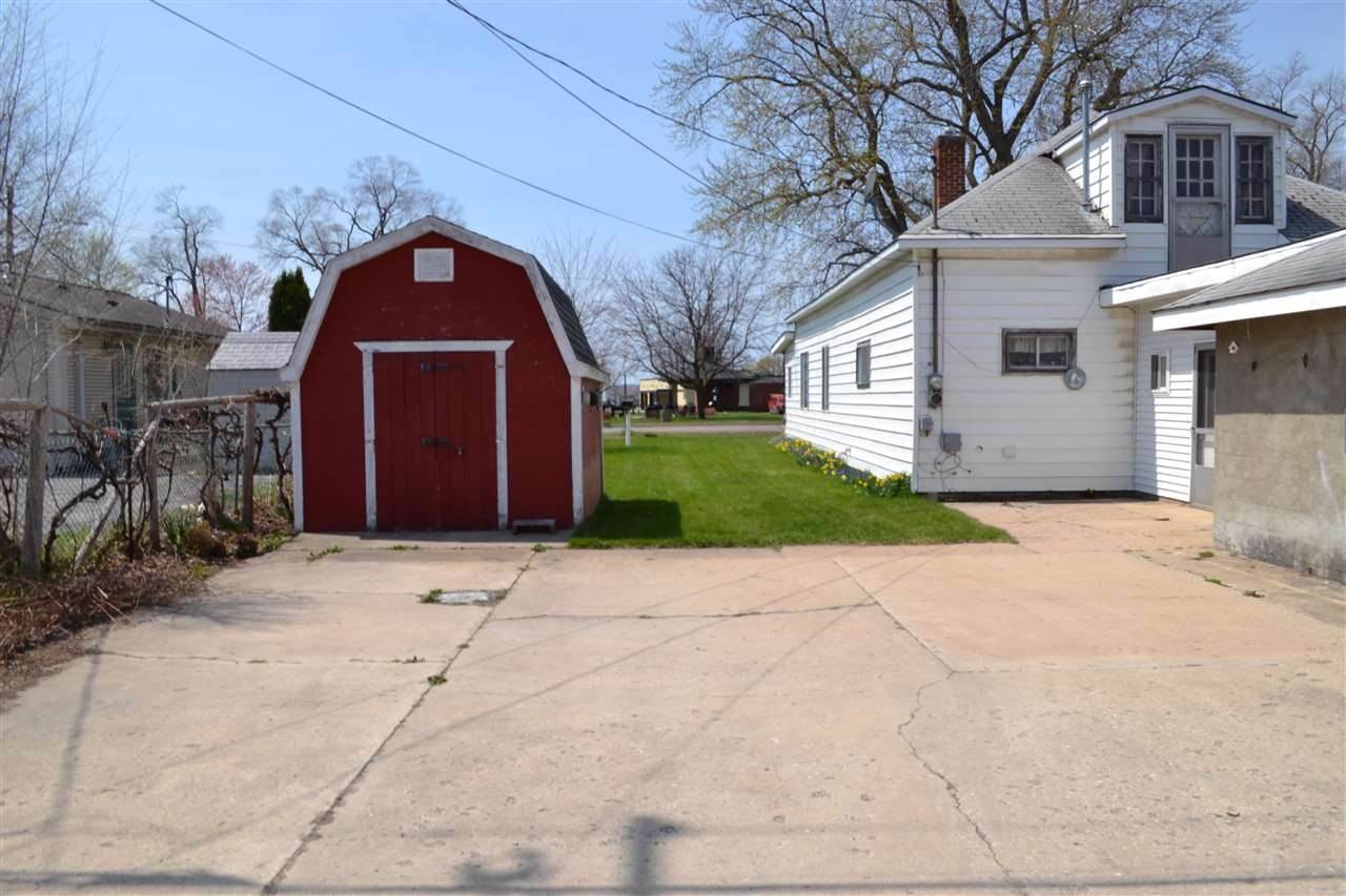 9. Single Family Homes for Sale at 208 N Lake Street Boyne City, Michigan 49712 United States