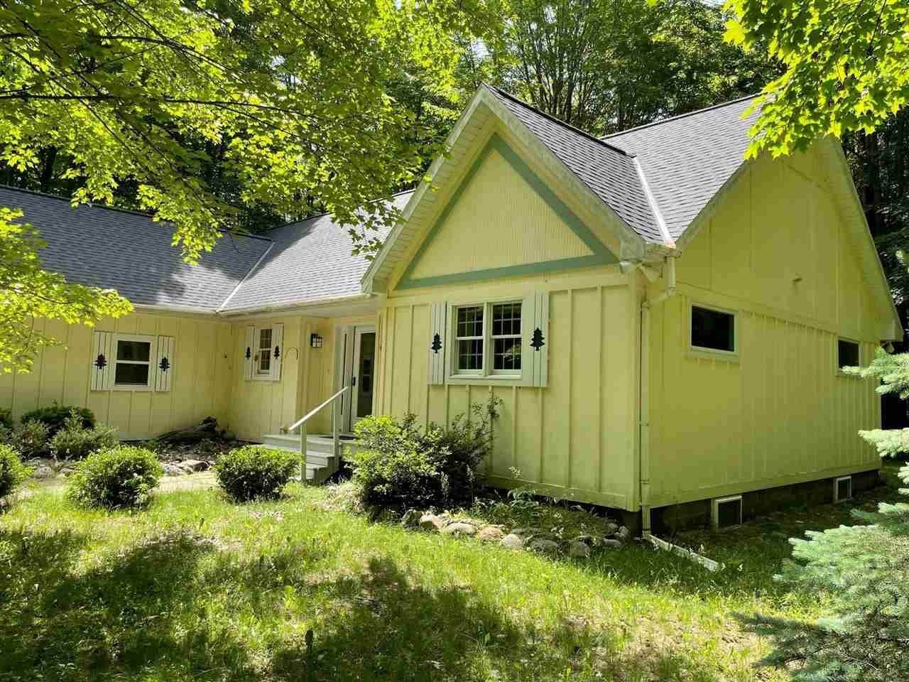 2. Single Family Homes for Sale at 5330 Old Stagecoach Drive Alanson, Michigan 49706 United States