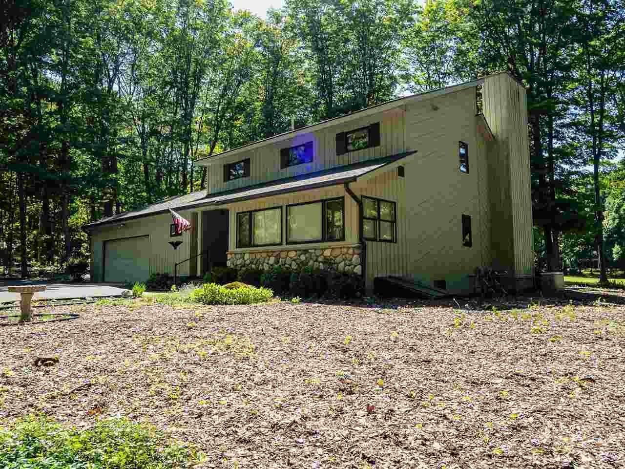 31. Single Family Homes for Sale at 2364 Pinecrest Harbor Springs, Michigan 49740 United States
