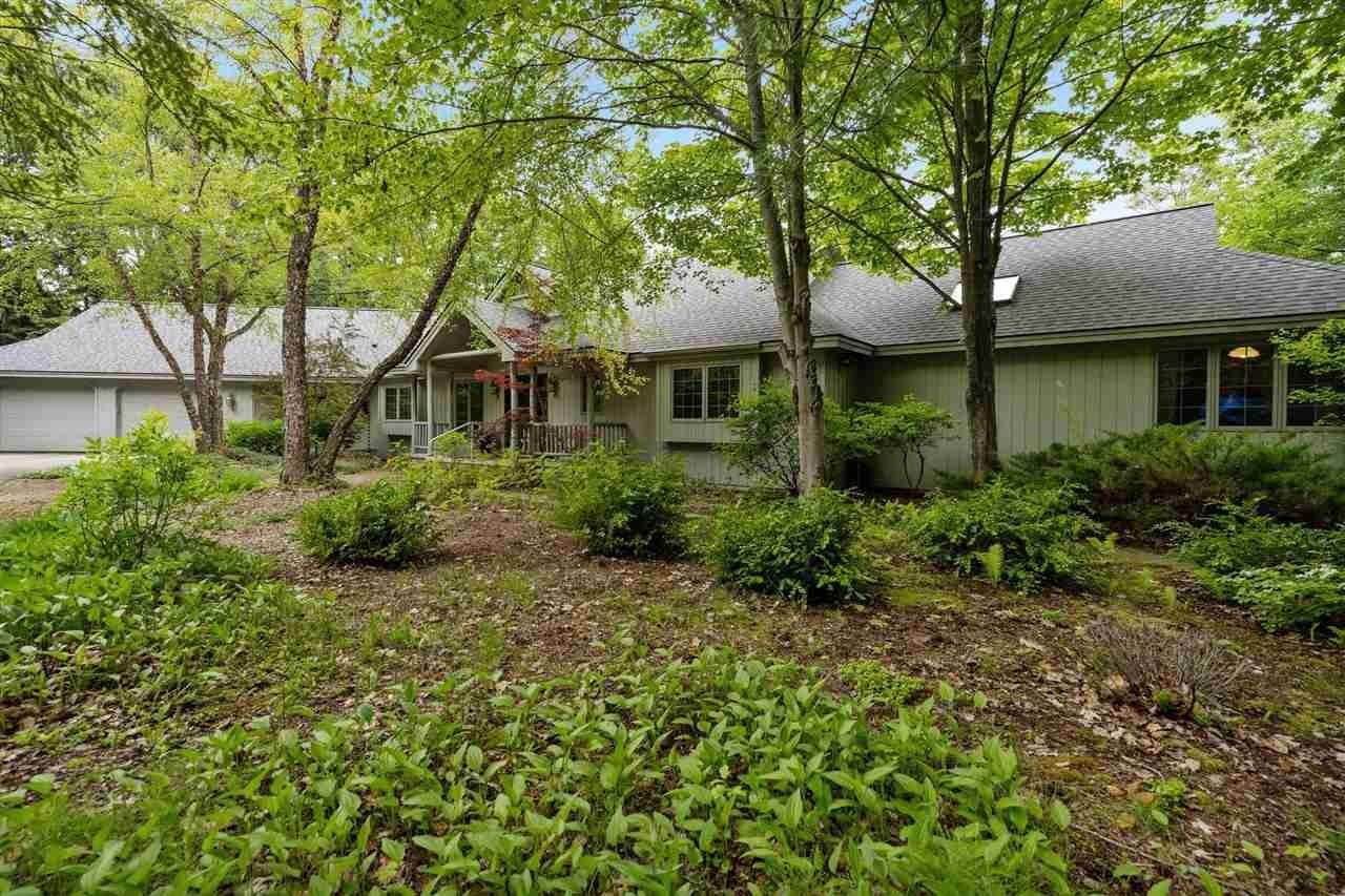 13. Single Family Homes for Sale at 2620 S East Torch Lake Drive Bellaire, Michigan 49615 United States