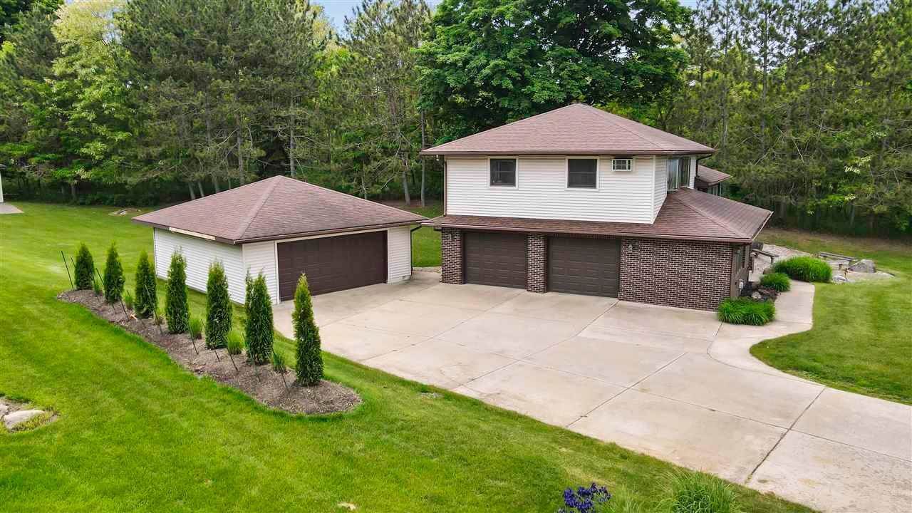 5. Single Family Homes for Sale at 1092 LacVue Boyne City, Michigan 49712 United States