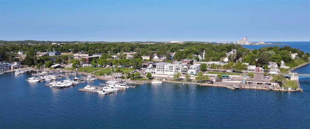 20. Single Family Homes for Sale at 100 Michigan Avenue Charlevoix, Michigan 49720 United States