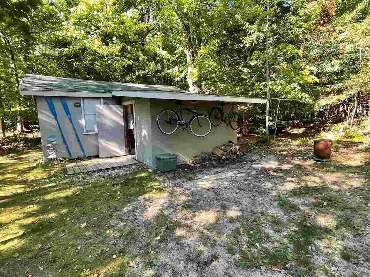 37. Single Family Homes for Sale at 30740 East Side Drive Beaver Island, Michigan 49782 United States