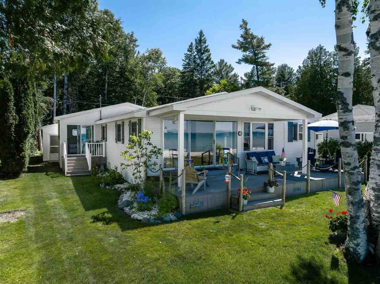 Single Family Homes for Sale at 612 Lakeside Drive Mackinaw City, Michigan 49701 United States