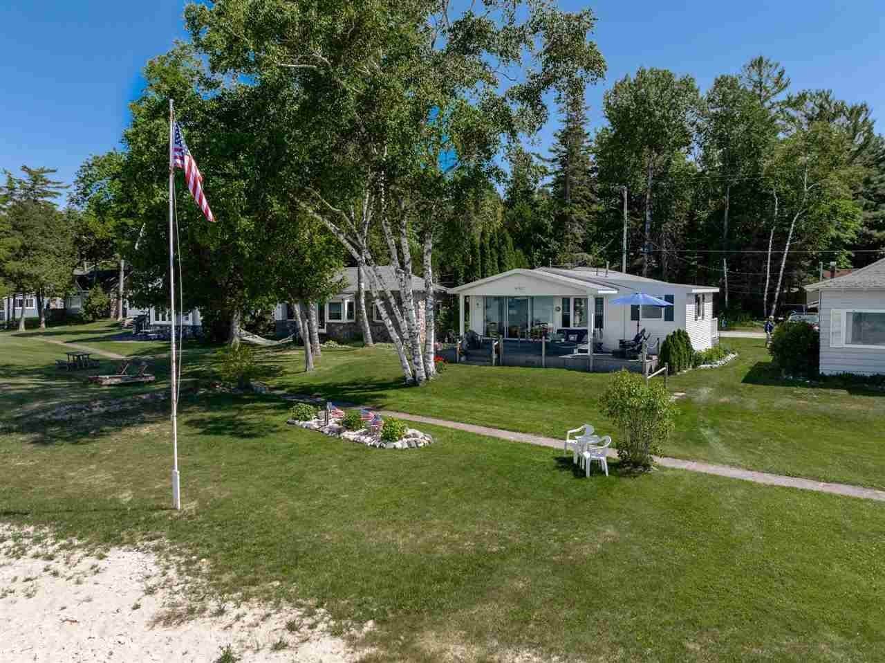 19. Single Family Homes for Sale at 612 Lakeside Drive Mackinaw City, Michigan 49701 United States