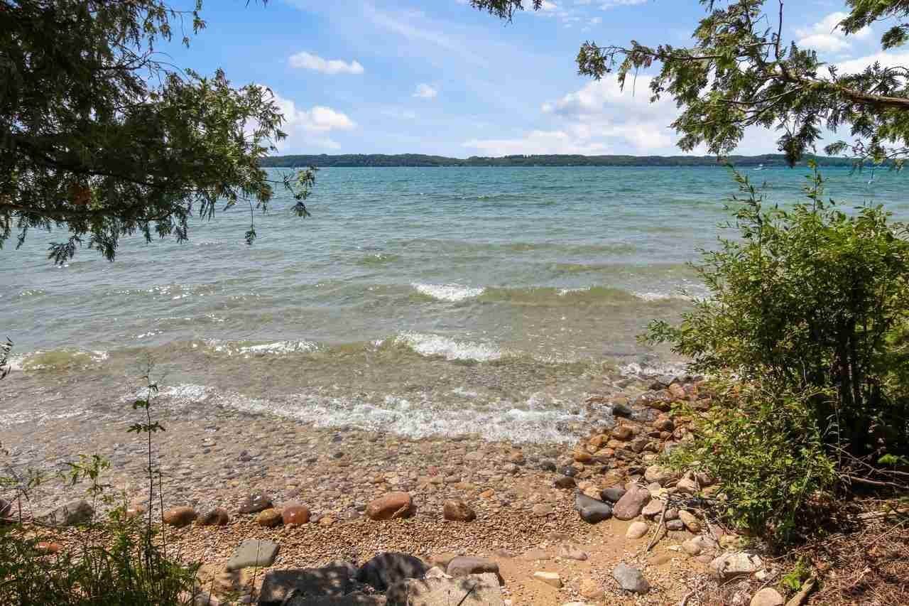 7. Single Family Homes for Sale at 5488 S East Torch Lake Drive Bellaire, Michigan 49615 United States