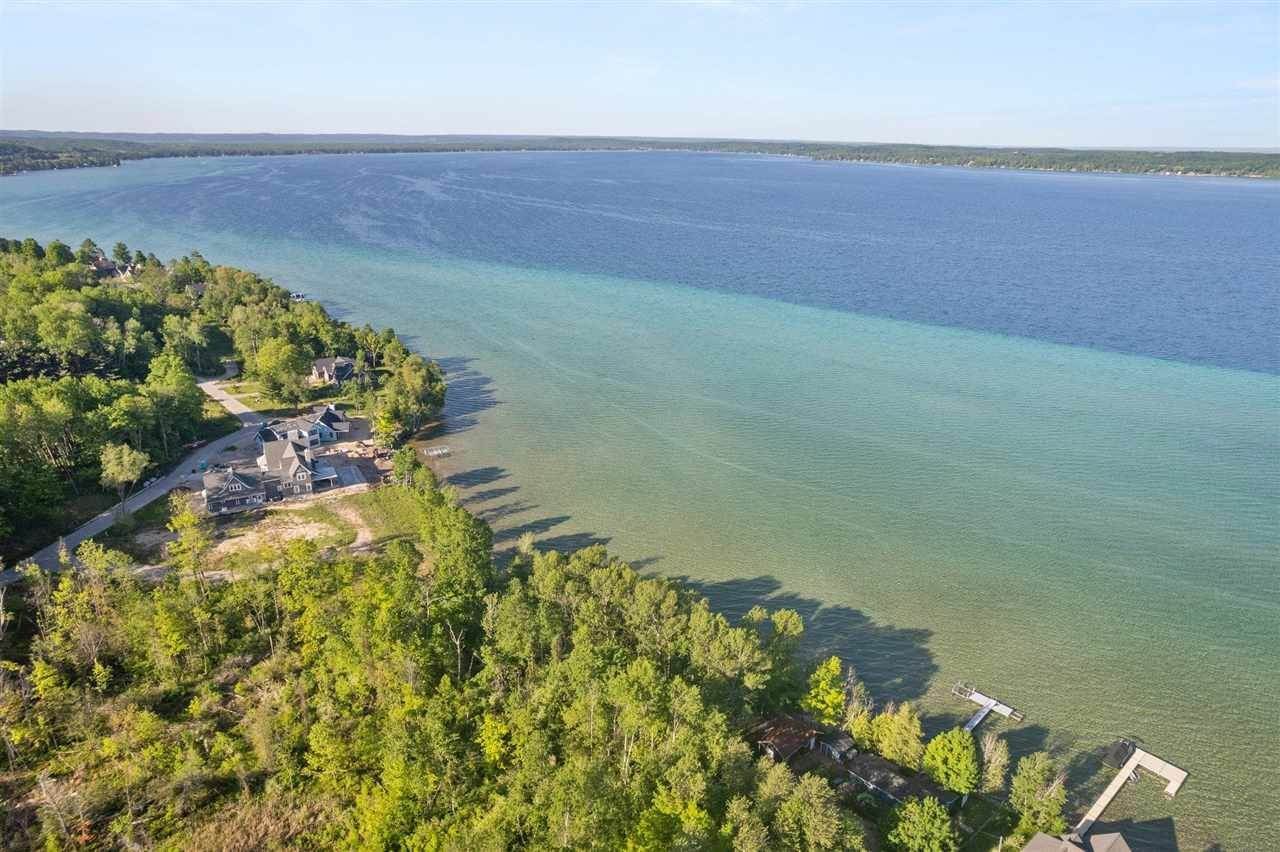 11. Single Family Homes for Sale at 8923 S East Torch Lake Drive Alden, Michigan 49612 United States