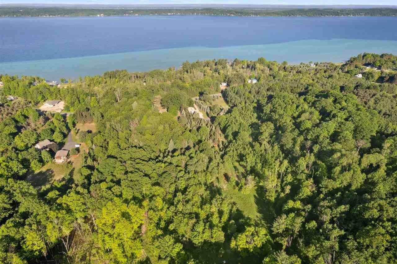 8. Single Family Homes for Sale at 8923 S East Torch Lake Drive Alden, Michigan 49612 United States