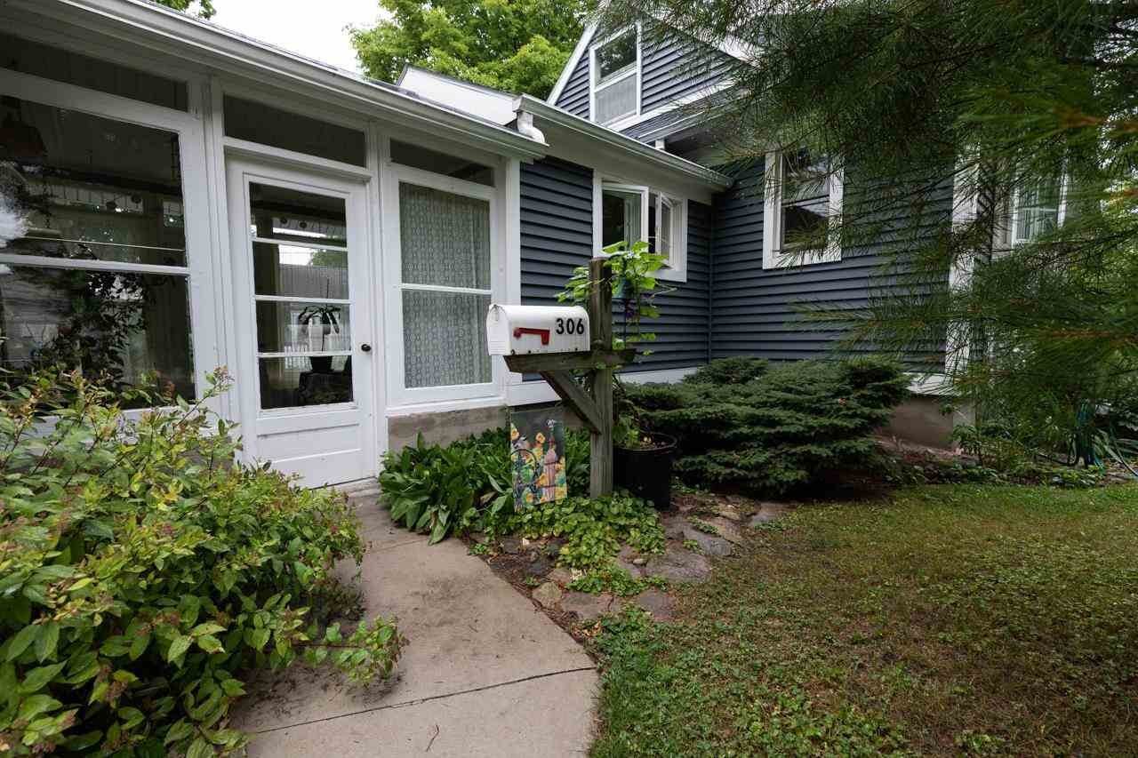 3. Single Family Homes for Sale at 306 W Hurlbut Charlevoix, Michigan 49720 United States