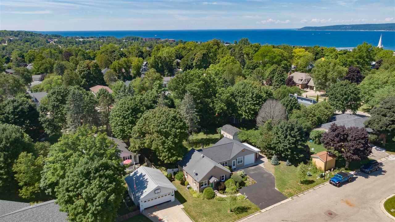 2. Single Family Homes for Sale at 1026 Quinlan Avenue Petoskey, Michigan 49720 United States