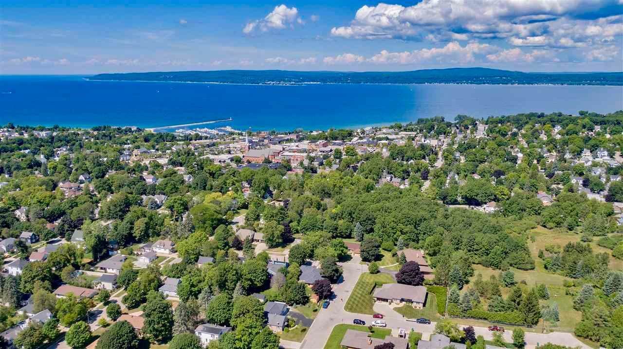 38. Single Family Homes for Sale at 1026 Quinlan Avenue Petoskey, Michigan 49720 United States