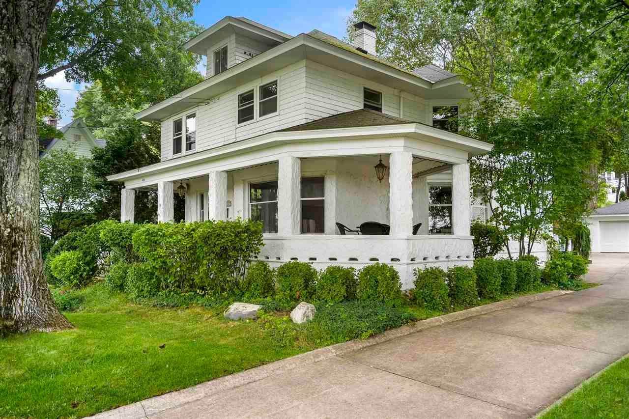 2. Single Family Homes for Sale at 444 W Bluff Drive Harbor Springs, Michigan 49740 United States