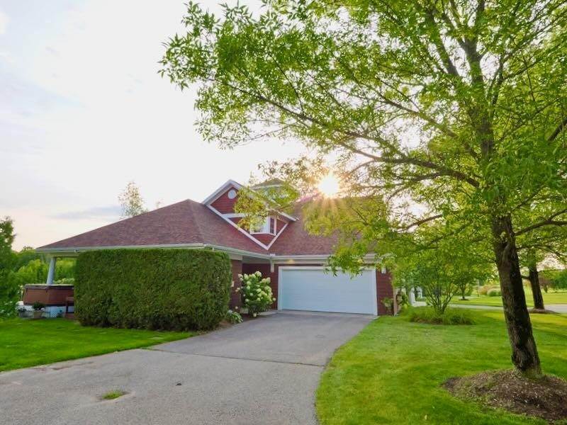 28. Single Family Homes for Sale at 832 Crooked Tree Drive Petoskey, Michigan 49770 United States