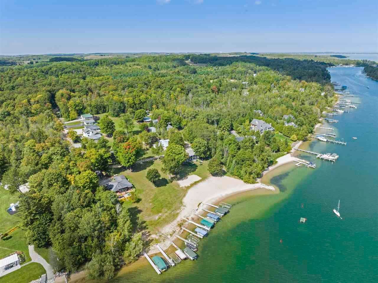 31. Single Family Homes for Sale at 9121 Las Olas Drive Charlevoix, Michigan 49720 United States