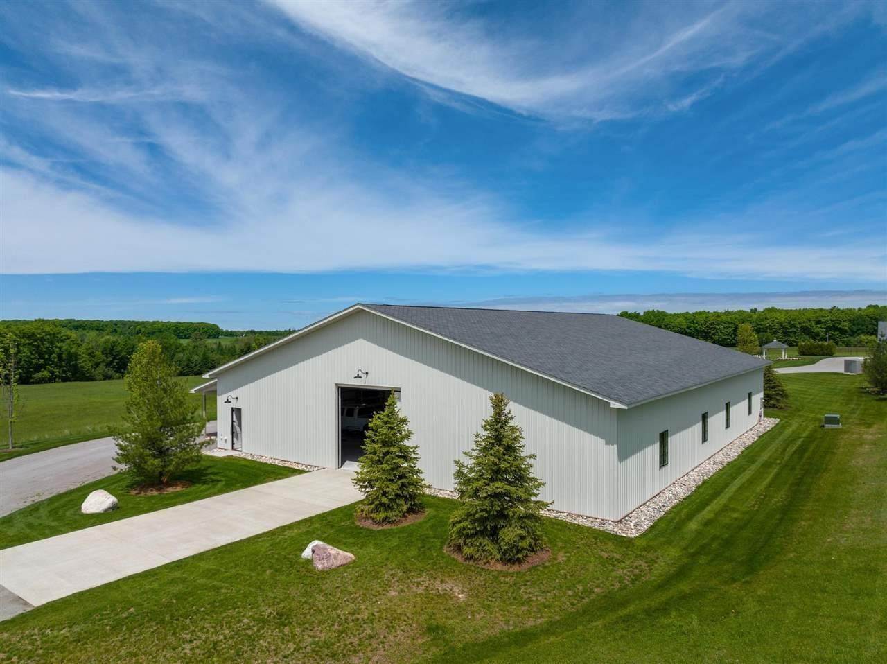 45. Single Family Homes for Sale at 8843 Burgess Road Charlevoix, Michigan 49720 United States