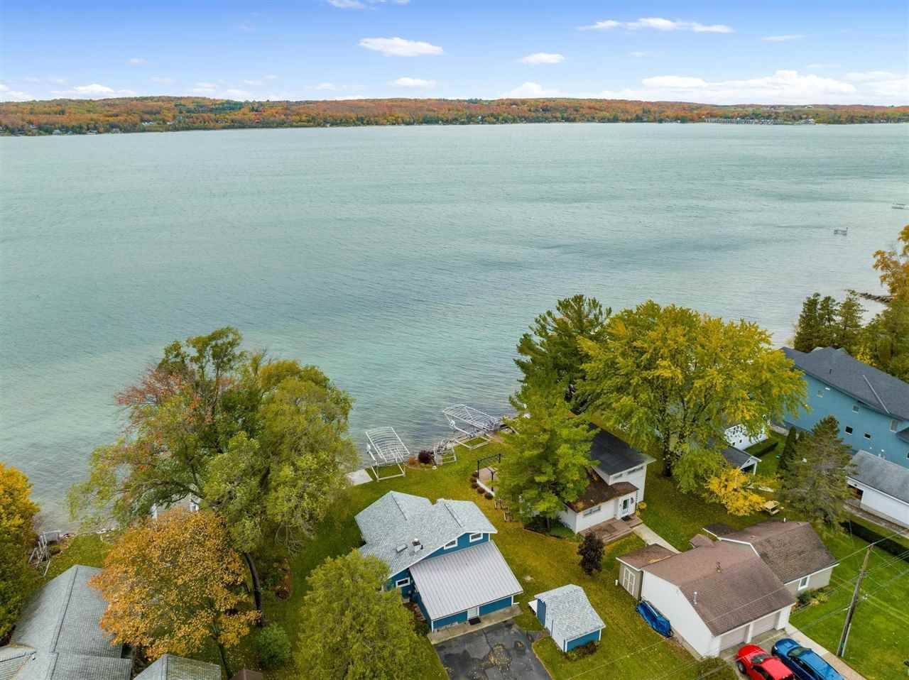3. Single Family Homes for Sale at 3134 Glenwood Beach Road Boyne City, Michigan 49712 United States