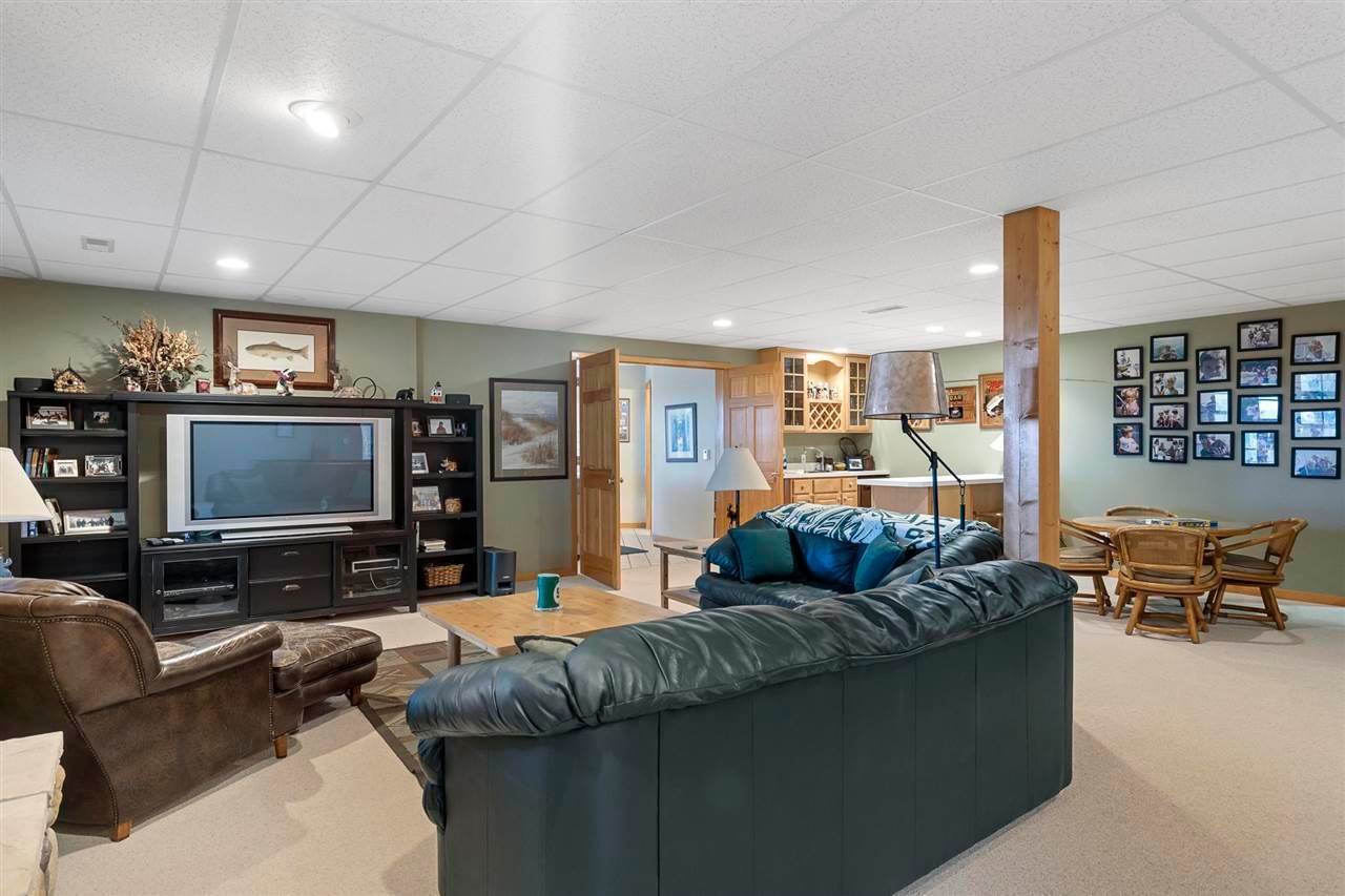 41. Single Family Homes for Sale at 1634 Arrowhead Harbor Springs, Michigan 49740 United States