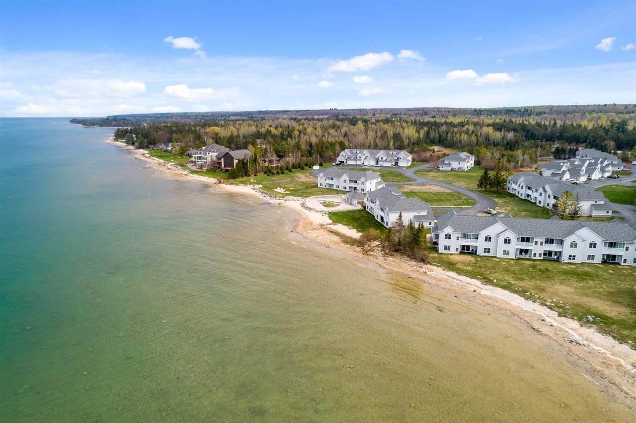 37. Single Family Homes for Sale at 20633 Northern Lights Lane Mackinaw City, Michigan 49701 United States