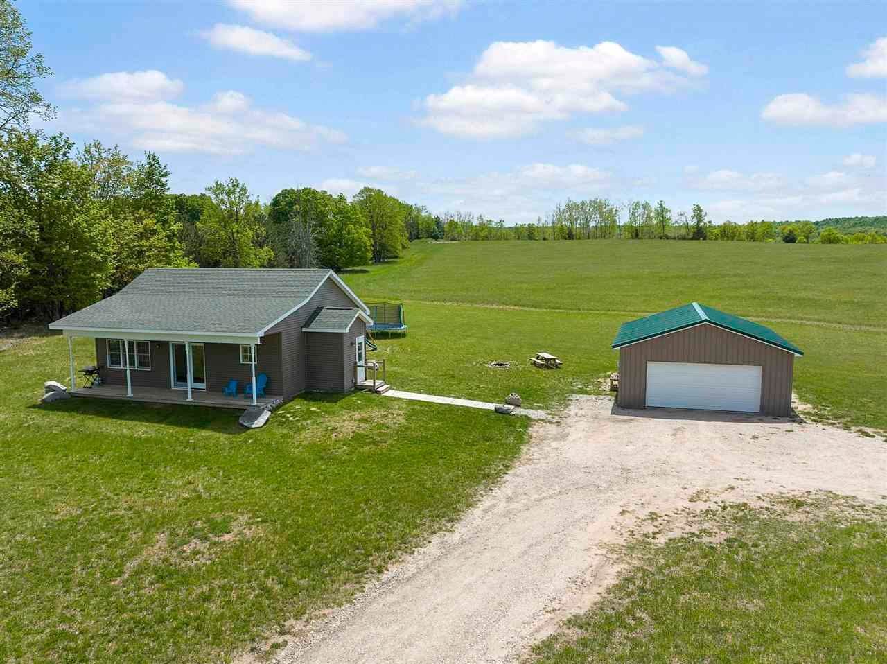 17. Single Family Homes for Sale at 2530 BC/EJ Road Boyne City, Michigan 49712 United States