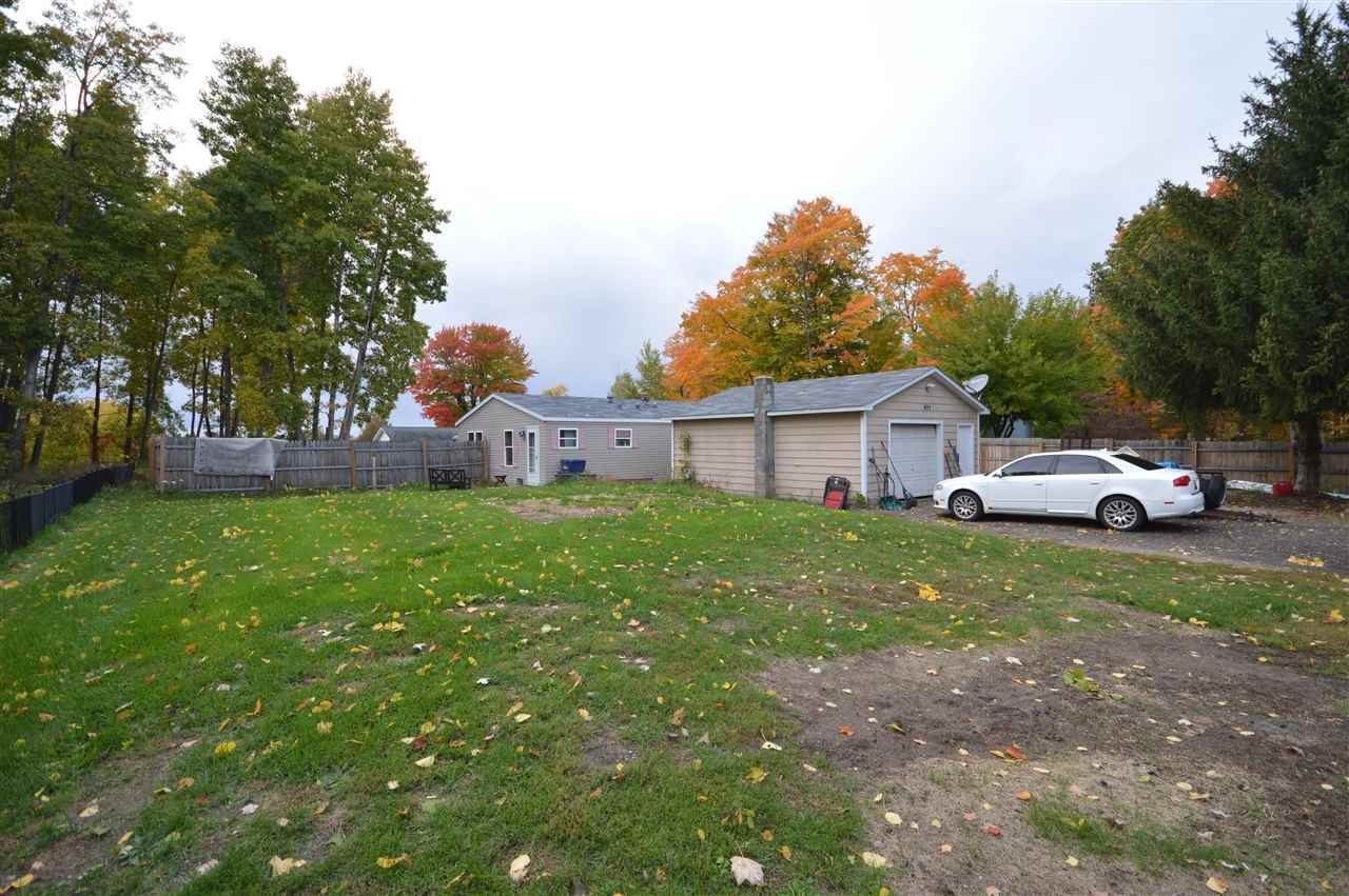 31. Single Family Homes for Sale at 635 N East Street Boyne City, Michigan 49712 United States