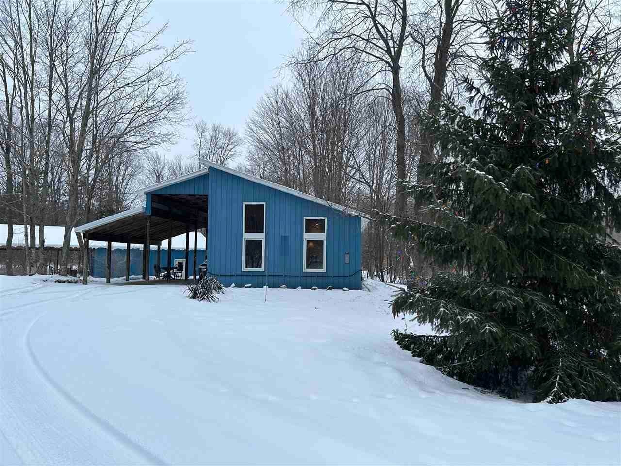 6. Single Family Homes for Sale at 5190 Simons Road East Jordan, Michigan 49727 United States