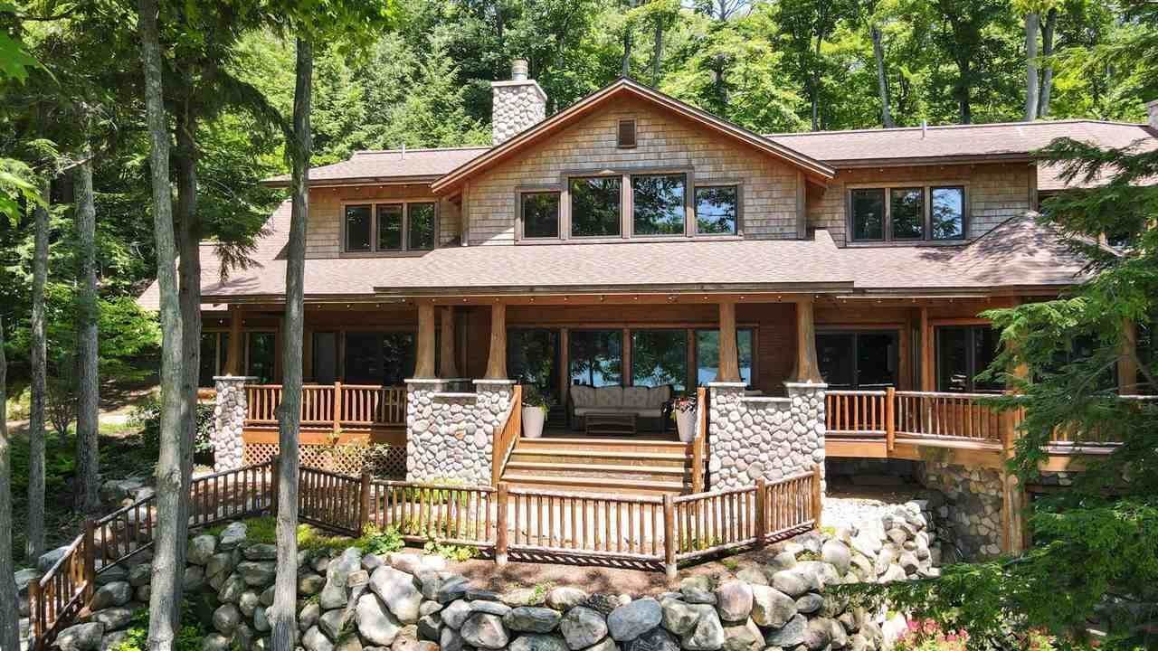 23. Single Family Homes for Sale at 6222 Lake Grove Road Petoskey, Michigan 49770 United States