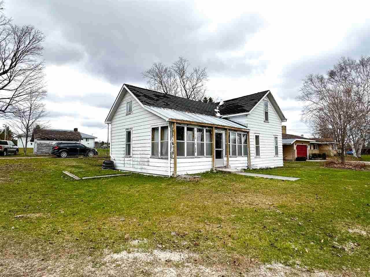 1. Single Family Homes for Sale at W 11664 Lake Street Naubinway, Michigan 49762 United States