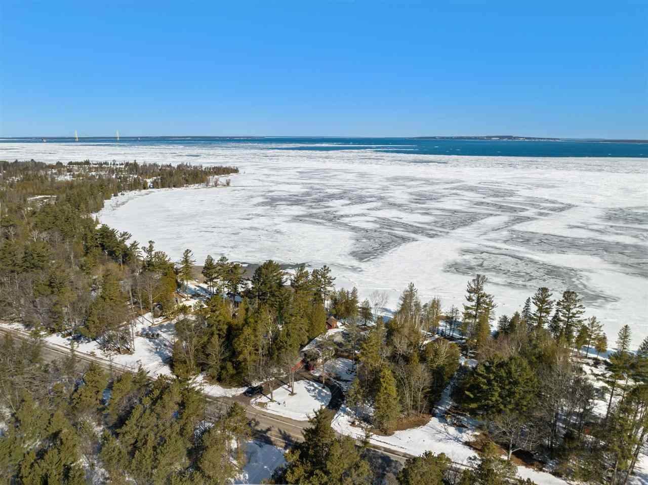 25. Single Family Homes for Sale at 9380 US-23 Highway Mackinaw City, Michigan 49701 United States
