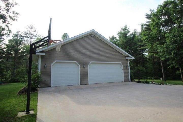 10. Single Family Homes for Sale at 9871 Parke Road Alanson, Michigan 49749 United States