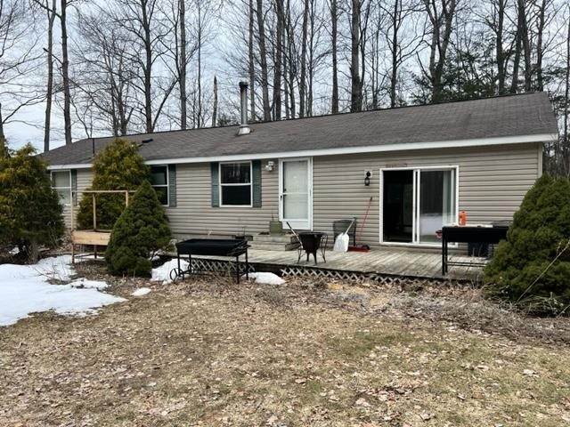 19. Single Family Homes for Sale at 728 N Addis Road Boyne City, Michigan 49712 United States