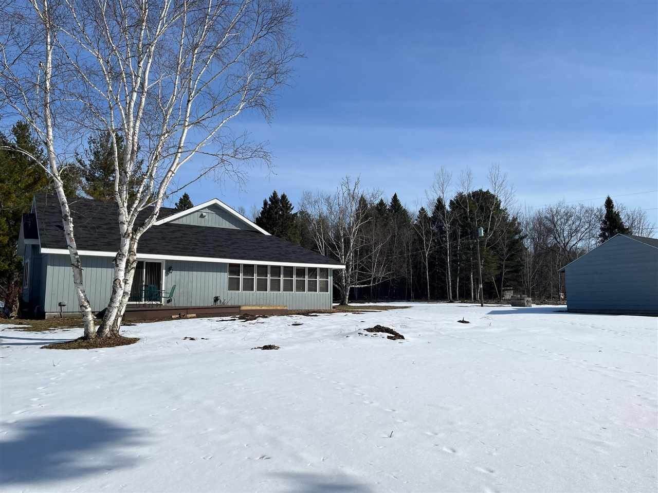 31. Single Family Homes for Sale at 9911 Lakeview Road Alanson, Michigan 49706 United States