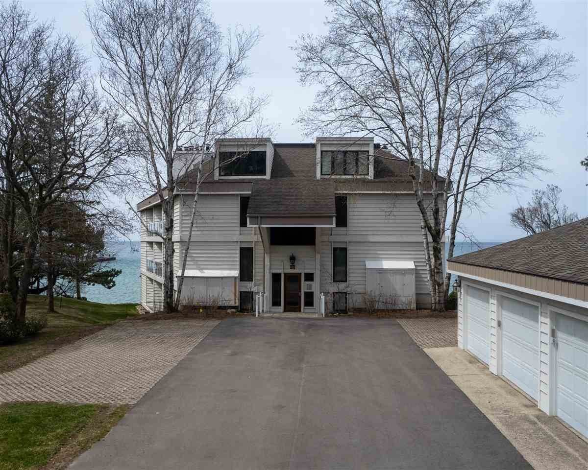 13. Single Family Homes for Sale at 119 Pine River Lane Charlevoix, Michigan 49720 United States